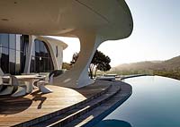 Contemporary house and infinity pool