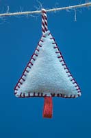 Making stitched felt christmas decorations - miniature christmas tree made from felt and decorative string