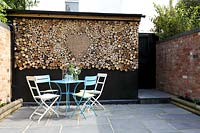 Patio garden with feature wall
