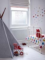Decorative window treatment in childs bedroom