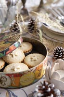 Tin of mince pies