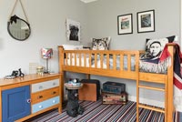 Childs bedroom with bunkbed