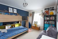 Childrens bedroom with bunk beds 
