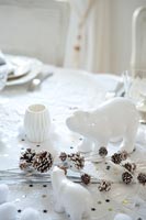 White table decorations