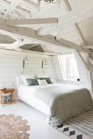 White country bedroom 