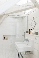 White bathroom with painted wooden beams 