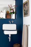 Painted feature wall with sink in classic bathroom 