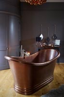 Freestanding copper bath