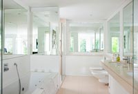 Bright contemporary bathroom 