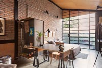 Small industrial open plan apartment 
