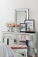 Modern mirrored dressing table 