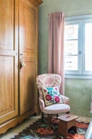 Vintage pink bedroom chair 