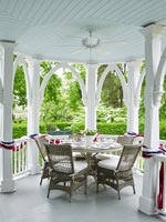 Traditional veranda with dining table 