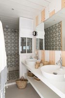 Modern bathroom with circular patterned tiling 