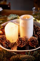 Candles and pine cones 