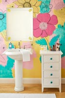 Colourful floral wall in bathroom 