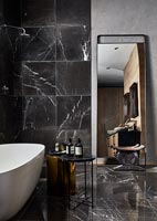 Marble tiling in modern bathroom 