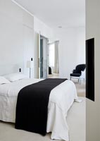 Modern black and white bedroom 