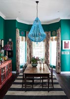 Colourful and eclectic dining room 