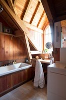 Wooden country bathroom 
