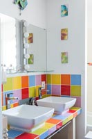 Colourful bathroom 