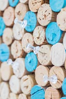 Mini pinboard made from corks placed tightly in a cake tin