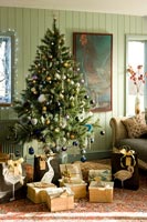 Classic Christmas tree and gifts 