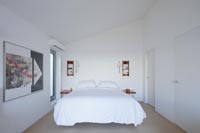 Minimal white bedroom 