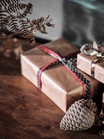 Christmas decorations and gifts 