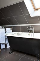Modern monochrome bathroom 