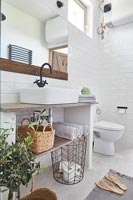 White and wood modern country bathroom 