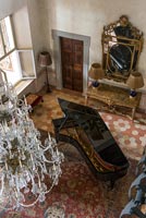 Overview of large piano in classic music room 