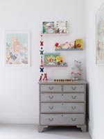 Modern childrens room - chest of drawers 