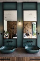 Double bathroom sinks in modern en-suite bathroom 