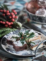 Cake and natural decorations for Christmas 