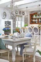 Country kitchen-dining room 