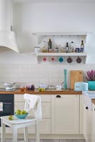 Modern cream and white kitchen with turquoise accessories 