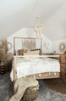 Modern cream and beige bedroom 