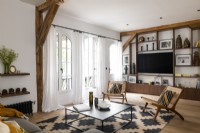 Modern living room with built-in shelves 