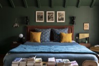  Cosy master bedroom painted in green