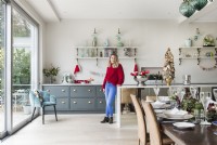 Carries Christmas Home - feature portrait 