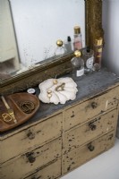 Distressed chest of drawers - dressing table detail