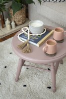 Small pink coffee table detail