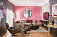 Living room with pink wall panelling 