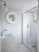 Panelled wall shower room 