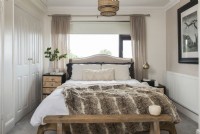 Modern bedroom - neutral colour scheme