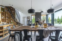 Open plan with dining area in the foreground