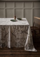 Country dining table with panelled walls