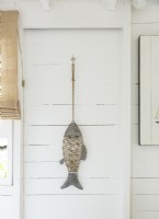 A fish ornament alludes to the waterside location.