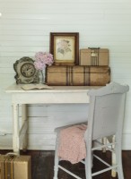 Though the bedroom is tiny, Holly created a desk niche with a table and chairs. 